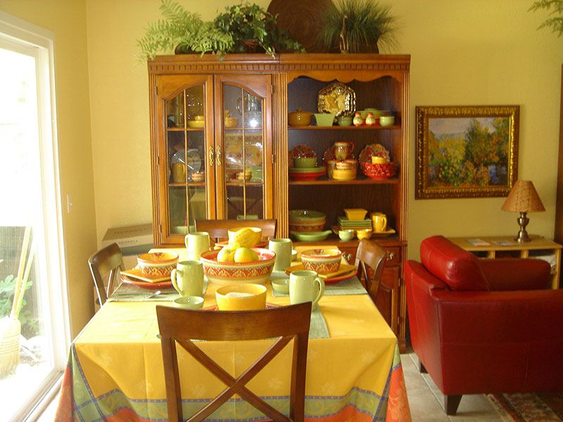 Traditional setting highlighted with citrus colors